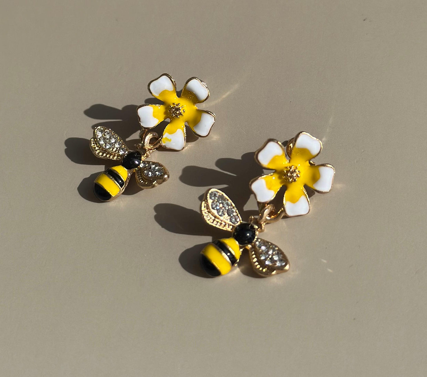 Bee Earrings Enamel with Zirconia