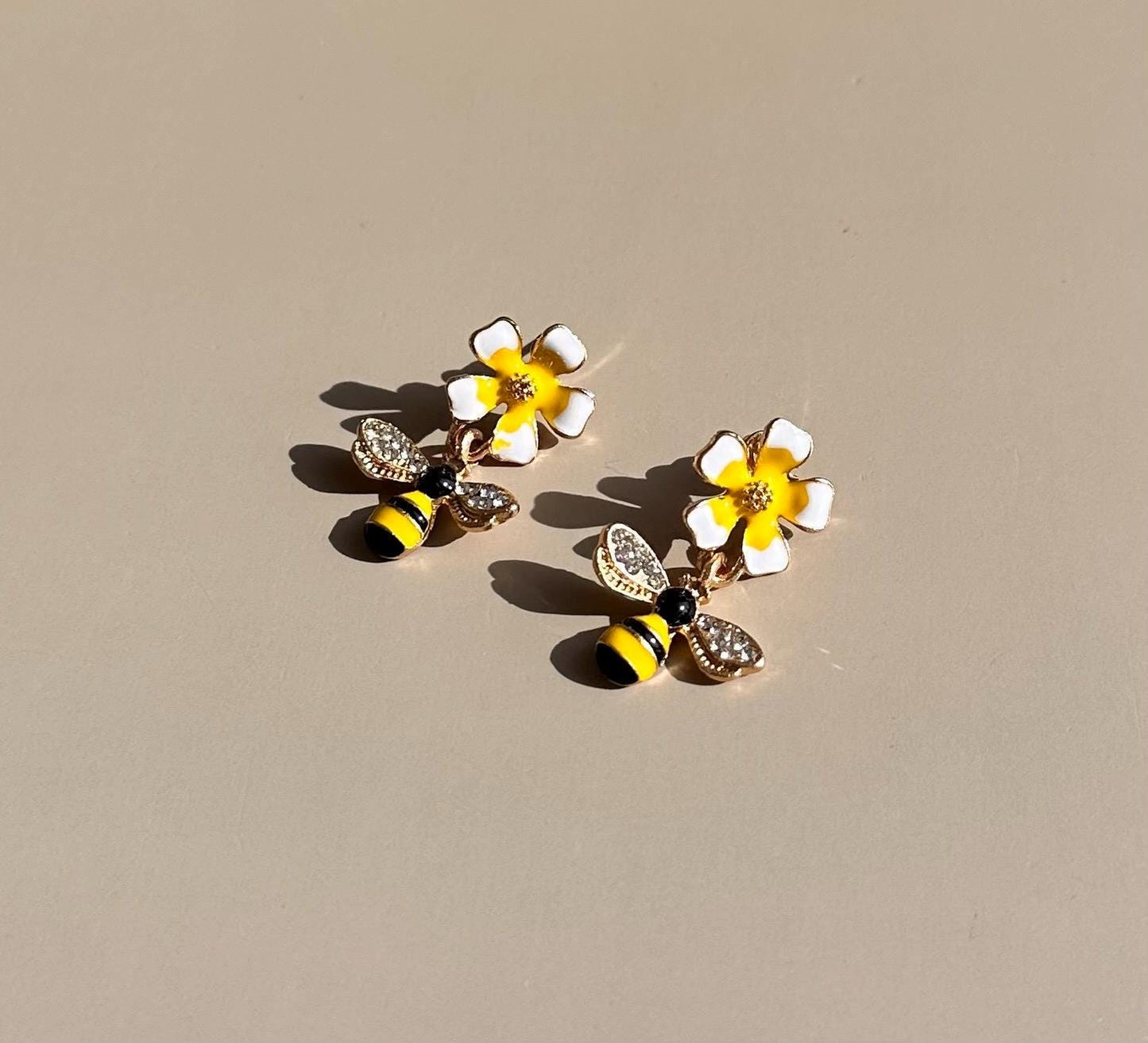 Bee Earrings Enamel with Zirconia